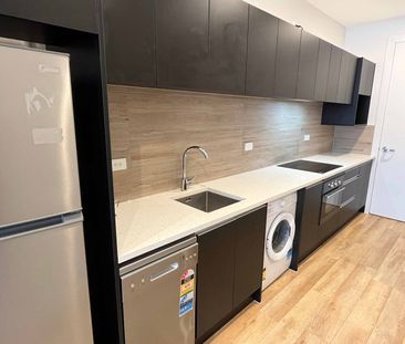 Modern Executive Studio in the Heart of the CBD - Photo 2