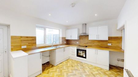 2 bedroom end of terrace house to rent - Photo 4