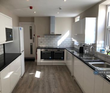 1 bedroom in a house share to rent - Photo 5