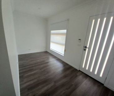THREE BEDROOM TOWNHOUSE - Photo 2