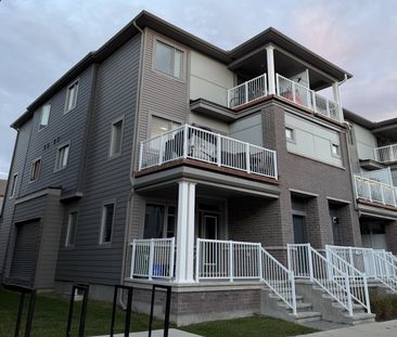 For Lease - 2021 Blossite Private, Barrhaven, Ontario - Photo 3