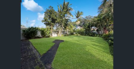 Spacious Family Home in Leafy Cul-de-sac, with Pool! - Photo 5