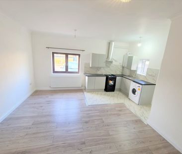 1 Bed Flat, Littlemoor Road, IG1 - Photo 3