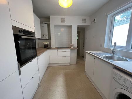 4 bedroom semi-detached house to rent - Photo 3