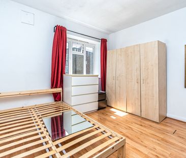 1 Bed Flat, Charlton Court, E2 - Photo 2
