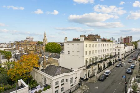 3 bedroom flat in London - Photo 2