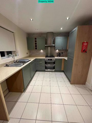 4 bedroom semi-detached house to rent - Photo 5