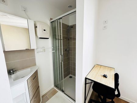 Location Appartement 4 pièces 71m² - Photo 3