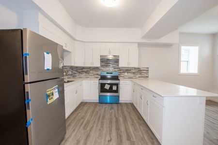 140 Caroline St S, Hamilton - 2 Bedroom Apartment - Photo 5