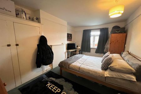 5 bedroom semi-detached house to rent - Photo 2