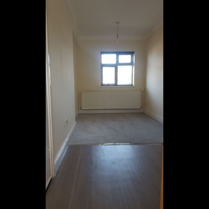 Studio Flat, Eastern Avenue, IG2 - Photo 1