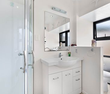 Modern 2-Bedroom Unit for Rent in Desirable Half Moon Bay - Photo 5