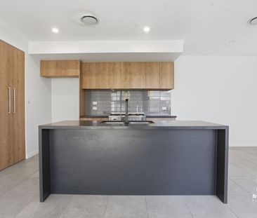 Stylish Townhouse in Sought-After Estate with Bushland Views - Photo 5