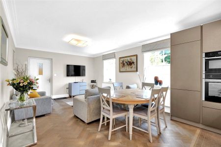 St Georges Heights, 4 Claremont Lane, Esher, KT10 flat to rent - Photo 2