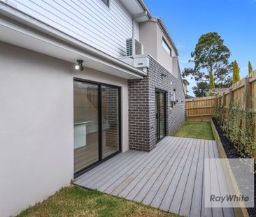 Near New 3 Bedroom Townhouse With A Carport & Garage! - Photo 4