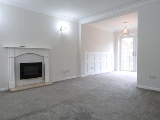 3 bedroom end of terrace house to rent - Photo 1