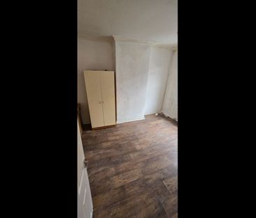 2 Bed Terraced House, Aviary Terrace, LS12 - Photo 2