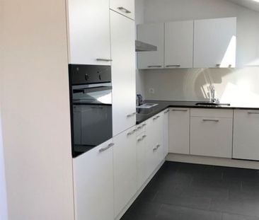 Moderne 3.5 Zimmer-Dachwohnung an Zentrumslage - Photo 2