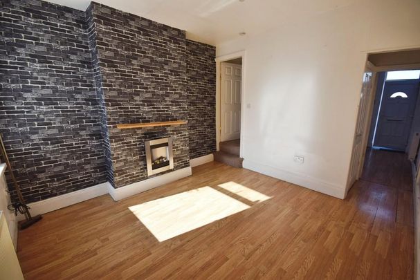 2 bedroom terraced house to rent - Photo 1