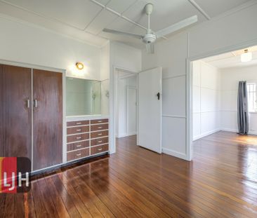 AIR CONDITIONED THREE BEDROOM HOUSE - Photo 4