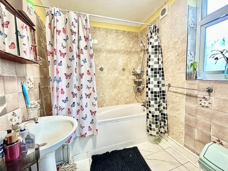 1 bedroom in a house share to rent - Photo 5