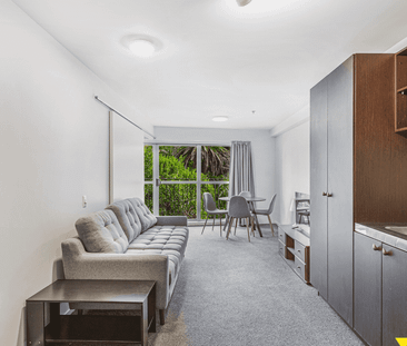 Stunning 2 Bedroom in City - Photo 2