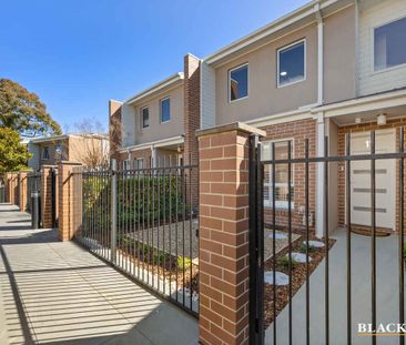 Stunning Two Bedrom Townhouse in Mawson - Photo 1