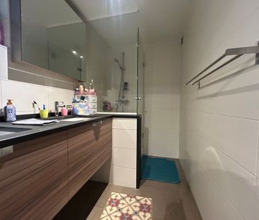 Instapklaar appartement met terras en autostaanplaats in Woubrechte... - Foto 2