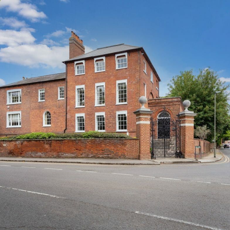 Datchet Lodge, Datchet - Photo 1