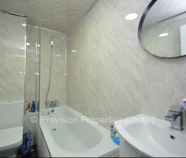 2 Bedroom Flats in Hyde Park - Photo 6