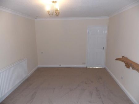 3 bedroom House To Let - Photo 2