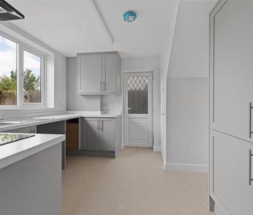 3 bedroom detached house to rent - Photo 2