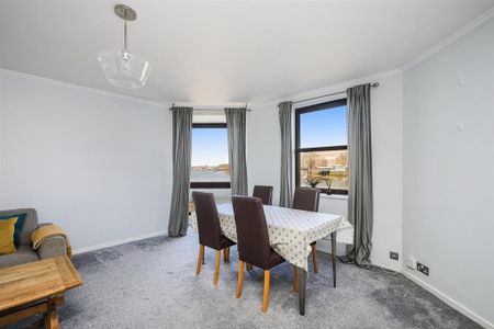 3 bedroom flat to rent - Photo 2