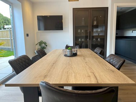 High Street - Photo 3