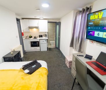 Studio Flat, Dale, B29 - Photo 1
