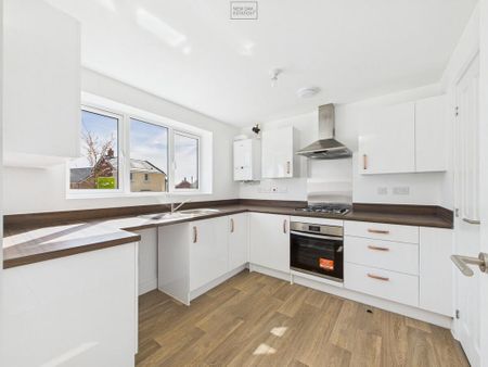 3 bedroom semi-detached house to rent - Photo 4