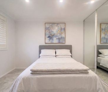 MODERN & PRIVATE LIVING! - Photo 2
