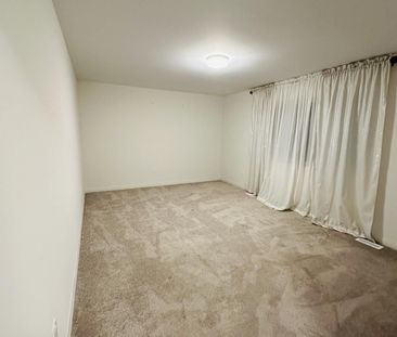 For Lease - 5 Bluebird Boulevard, Adjala-Tosorontio, Ontario - Photo 5