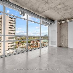 QUEEN WEST 1 BED CORNER UNIT HARD LOFT LOCKER INCLD - Photo 2