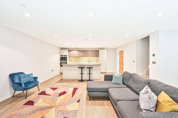 3 bedroom flat to rent - Photo 1