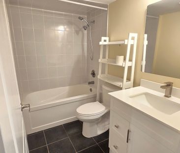 For Lease - 7 Applewood Lane Unit# 107, Toronto, Ontario - Photo 6