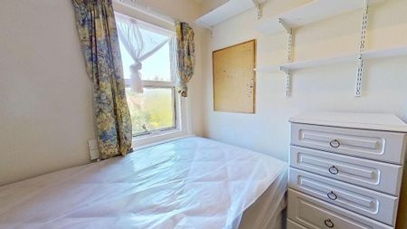 4 bedroom semi-detached house to rent - Photo 3