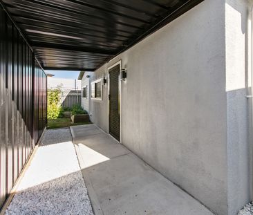 Well maintained granny flat with private walkway - Photo 2