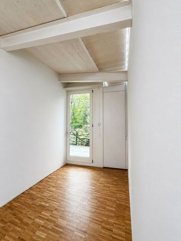 Tolles Raumgefühl mit hohen und offenen Räumen - Photo 4