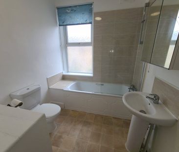 Soothill Lane, Soothill, Batley, West Yorkshire, WF17 - Photo 6