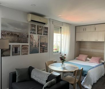 Ático duplex con terraza en el corazón de Madrid: luz, estilo y vid... - Foto 3