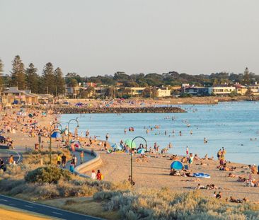 69 Ormond Esplanade, Elwood VIC 3184 - House For Rent | Domain - Photo 3