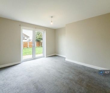 3 bedroom semi-detached house to rent - Photo 6