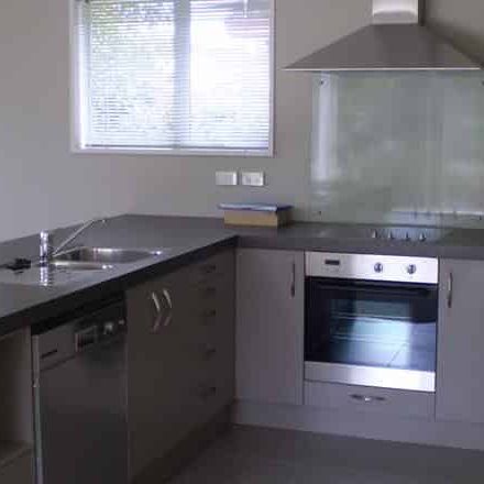 Spacious Modern Townhouse - Photo 1