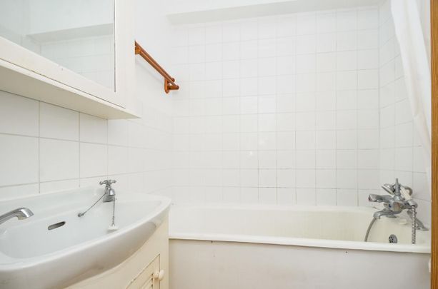 London, Goldhawk Road - Photo 1